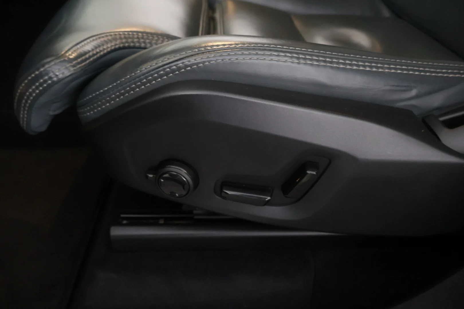 Car Image - 17F104c5OW4TVgTWJv2GGp