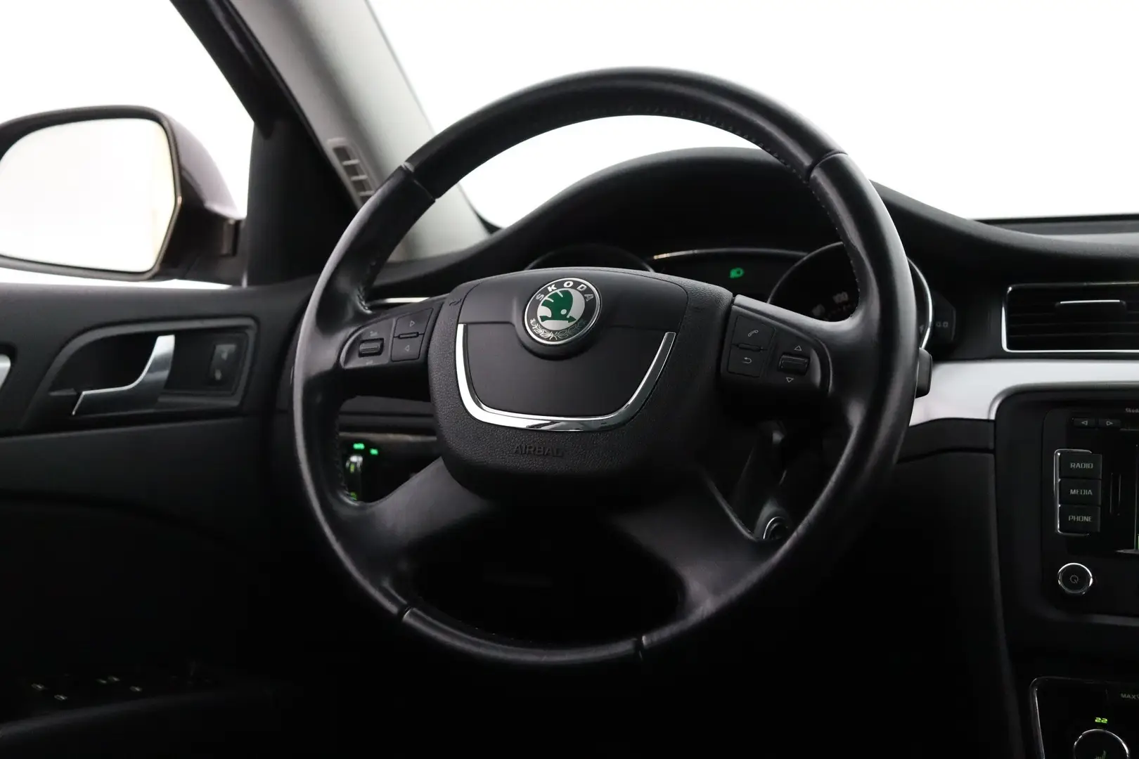 Car Image - 4TfQTTbJQgDfSDqHgutIxA