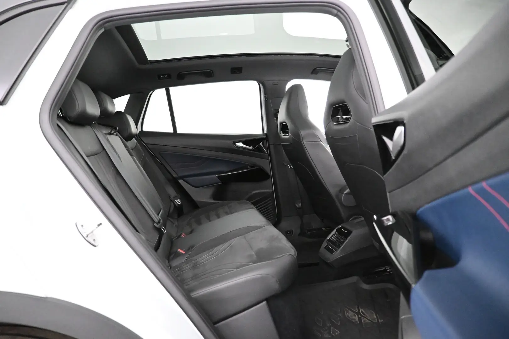Car Image - 7wSVHQUs00zhxUGM4EKEG1