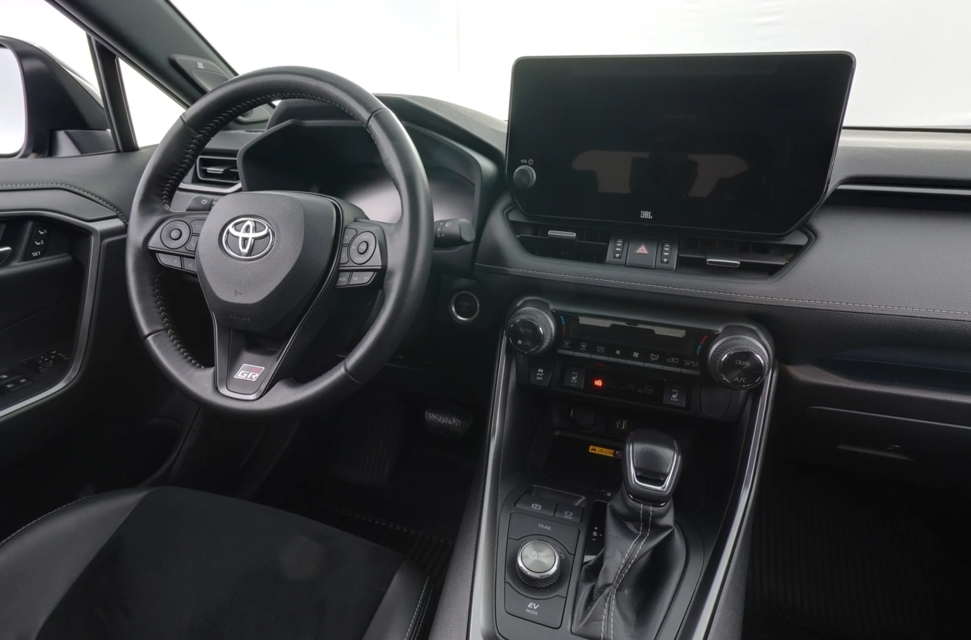 Car Image - O82hzfwIz2UhfSRkvs5rI