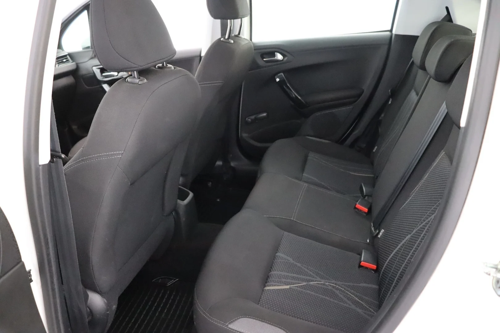 Car Image - 1Q6L3dkXDxAHghwNngaJ67