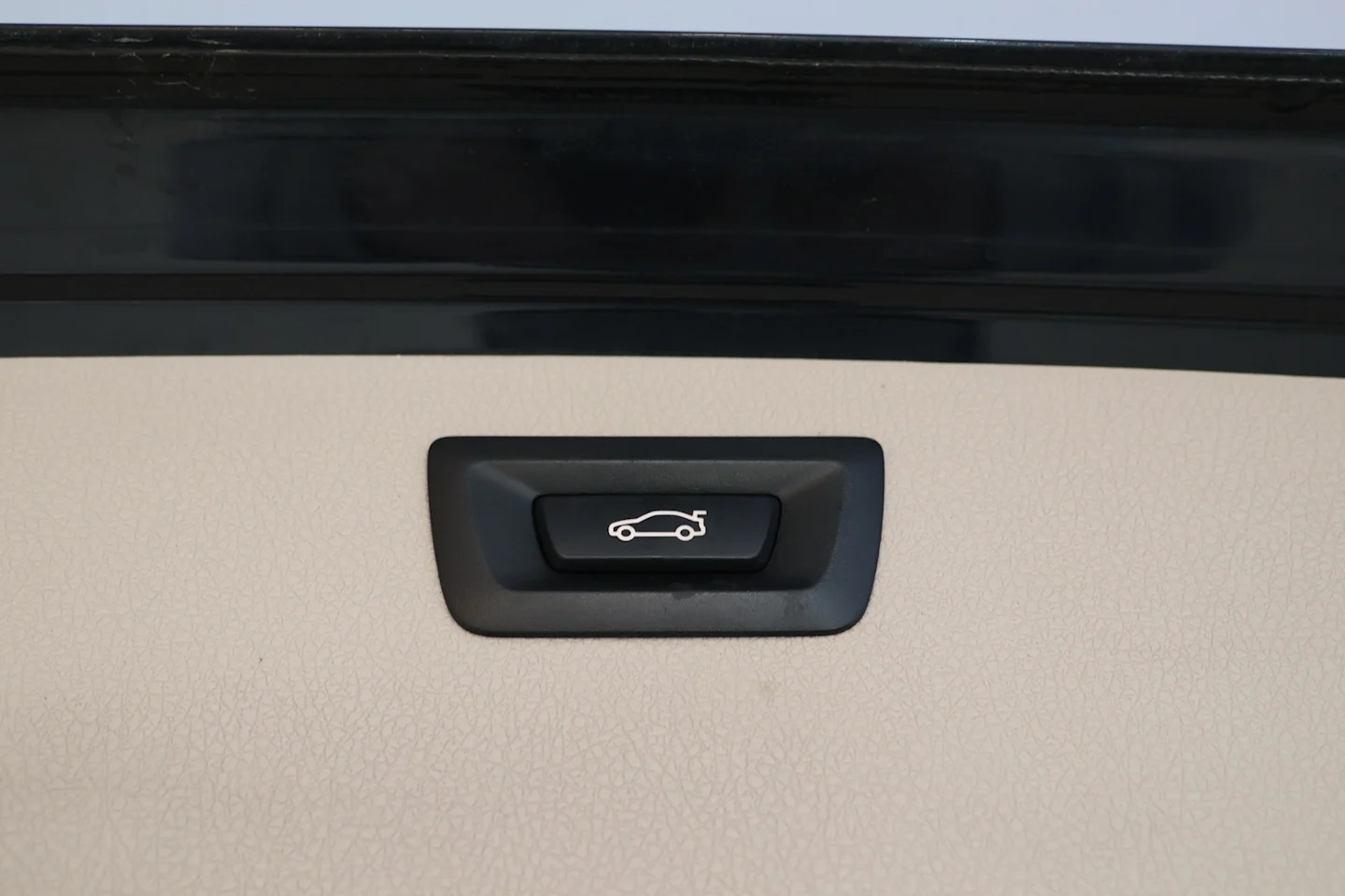 Car Image - 17sSwE7dYisbPwGOjAvqeF