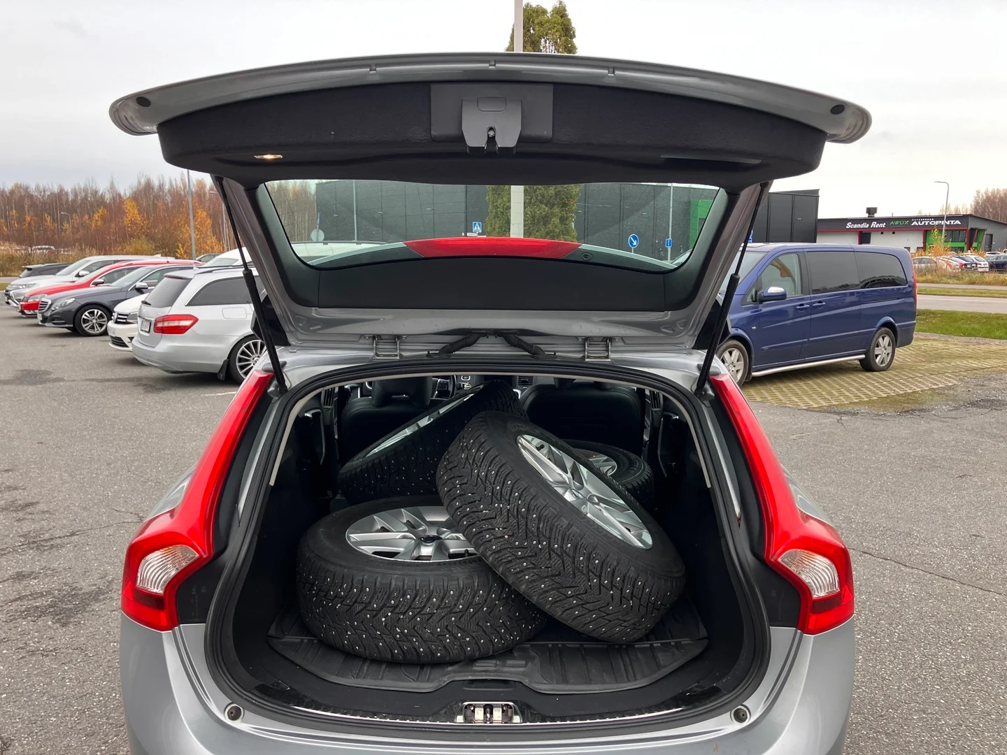 Car Image - 1AH8sVUOaU4owMWnRbxmrd