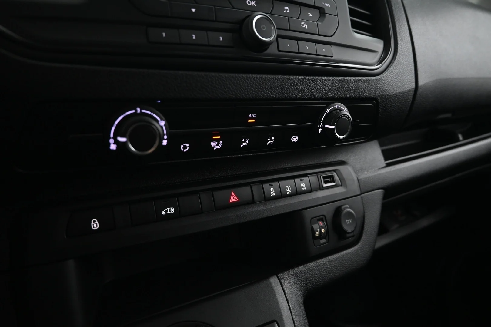 Car Image - cPWuGG2kYRXDJAqzdHsfv