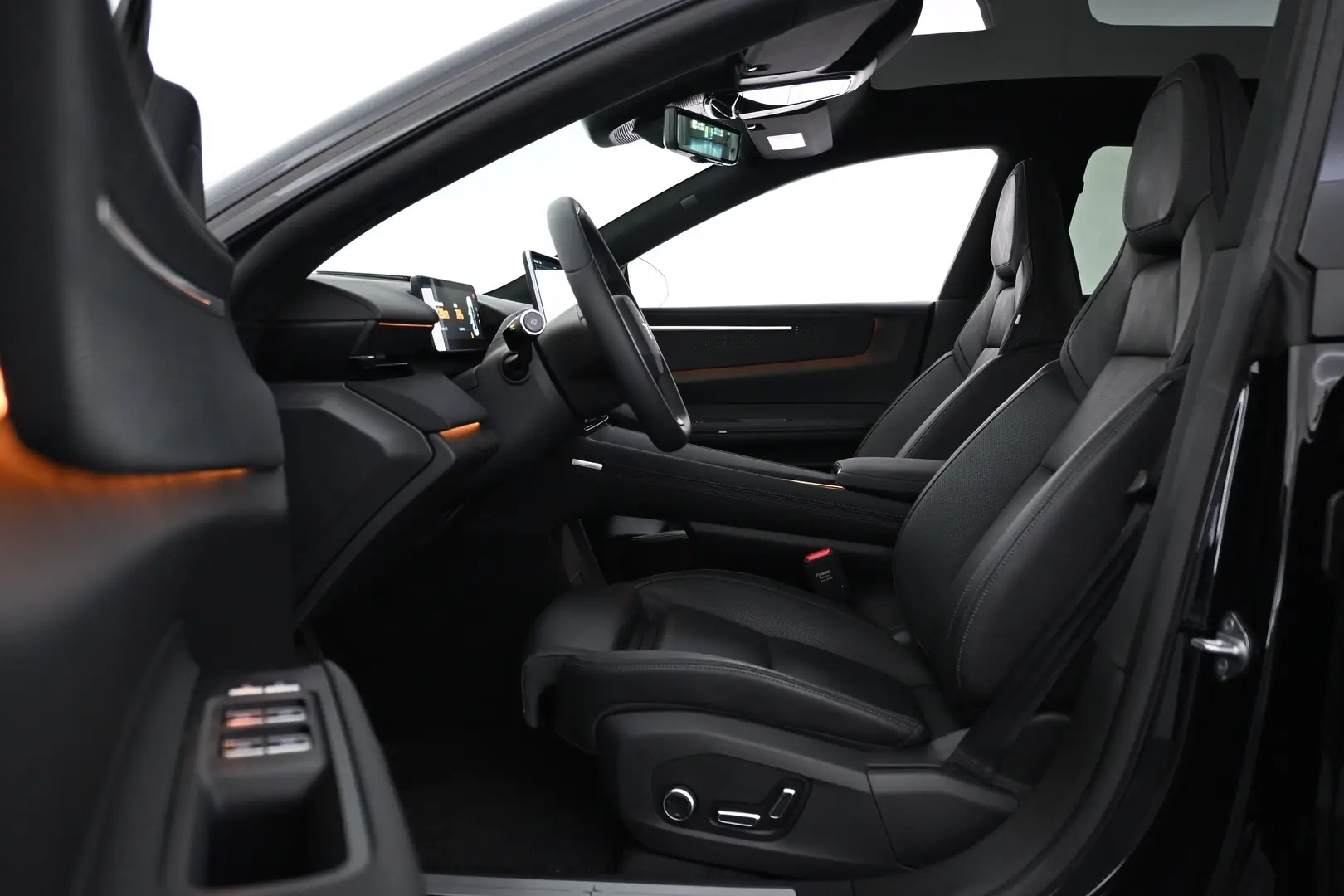 Car Image - 1qR3R8skgQD21IeZ3tON82
