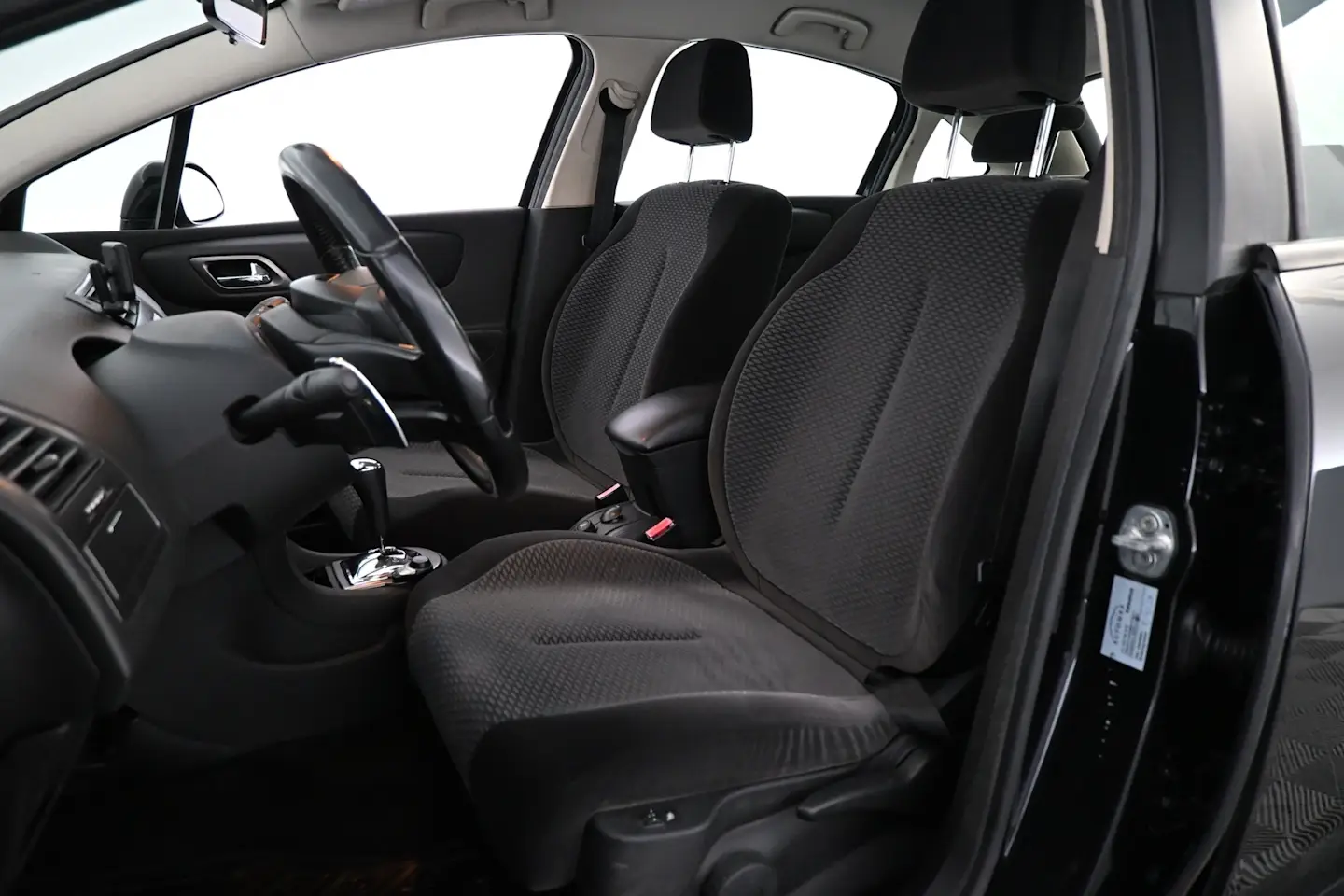 Car Image - T1Lk6lpTFl4LYX5A4MuZR