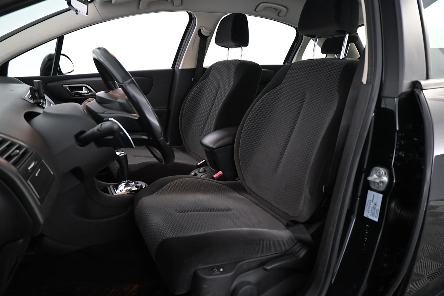 Car Image - T1Lk6lpTFl4LYX5A4MuZR