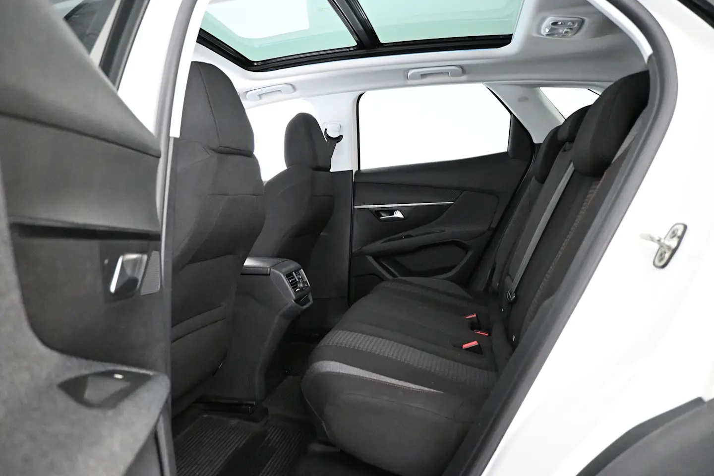 Car Image - kynrHpBG1aD5eKdHkorxg