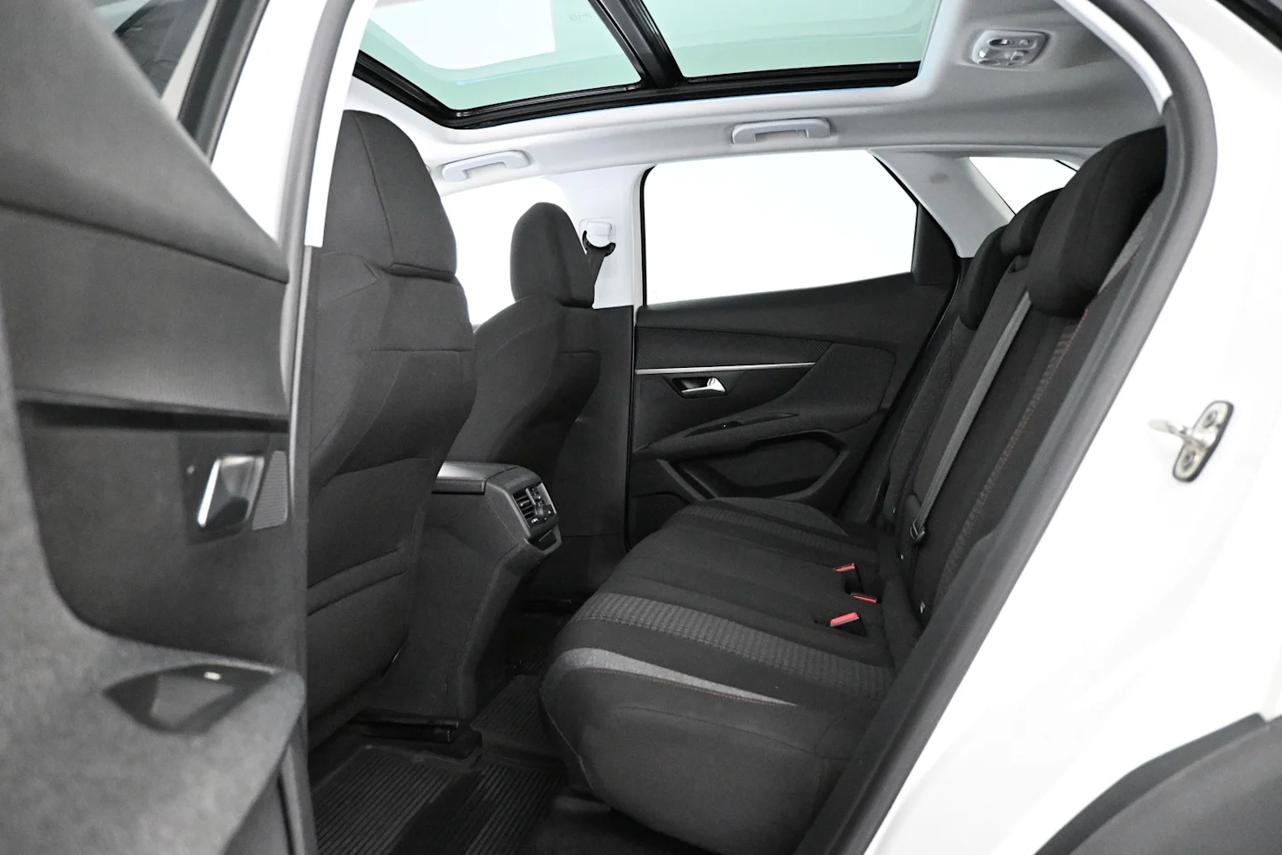 Car Image - kynrHpBG1aD5eKdHkorxg