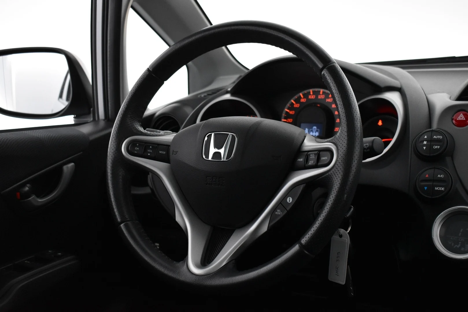 Car Image - 1M27gUnGJJKSMmDJl3WrrZ