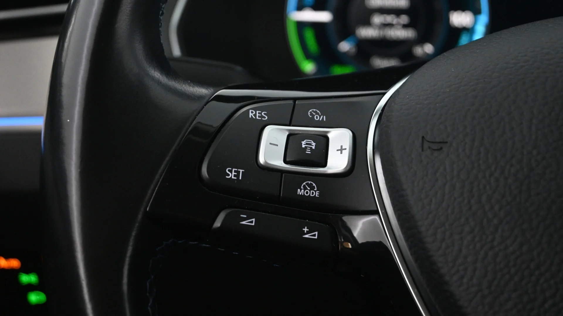 Car Image - 4B0pV65pFpob43ahMQOU9y