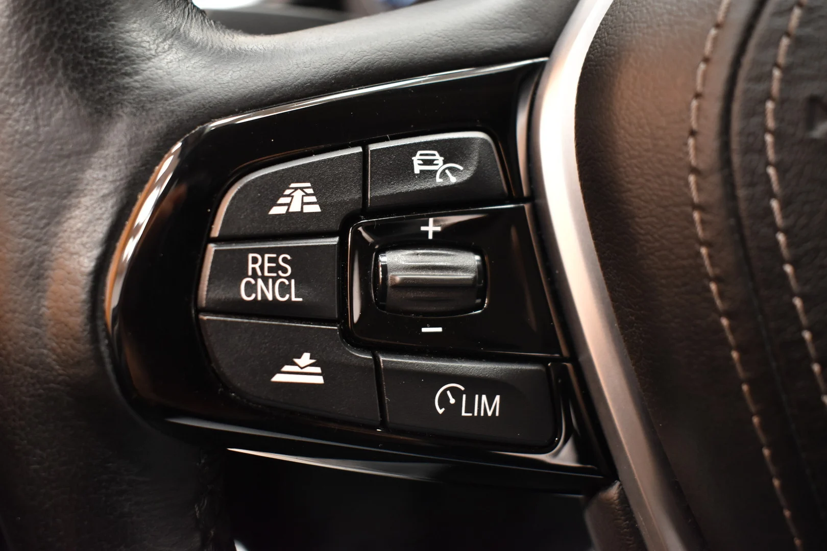 Car Image - 4ftK1Ho9rY9YbdhyqxQ3ae