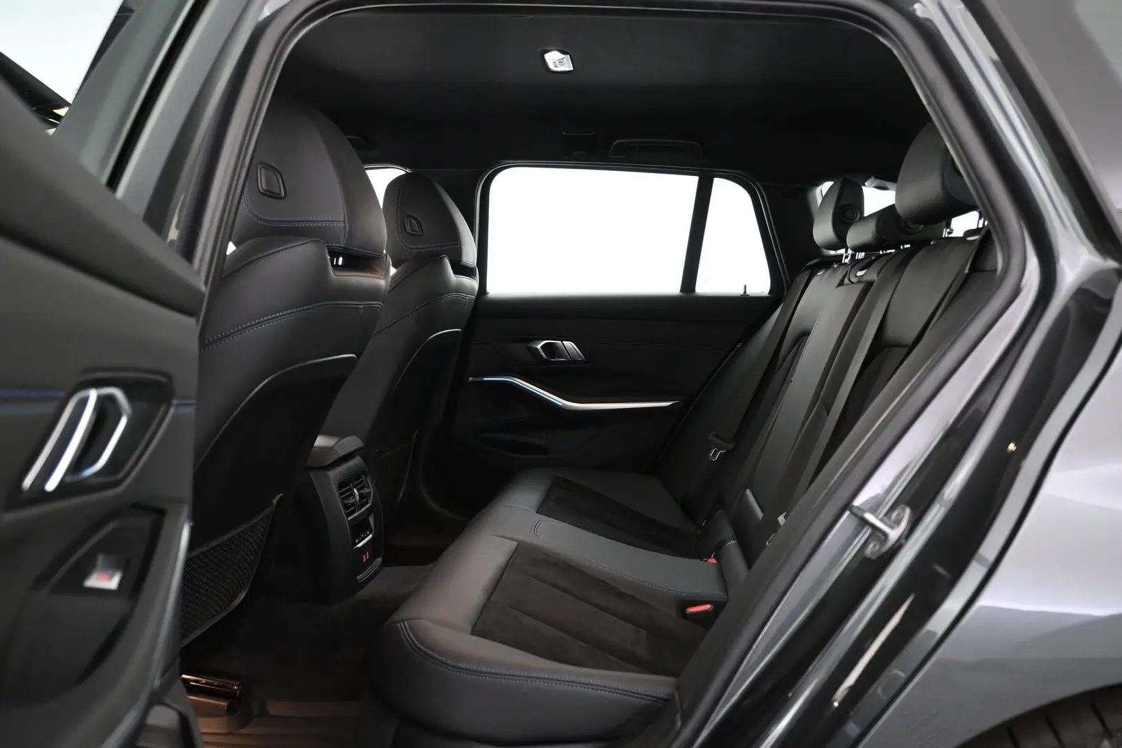 Car Image - 20VFwaiMmvD3LiscKKuCHJ