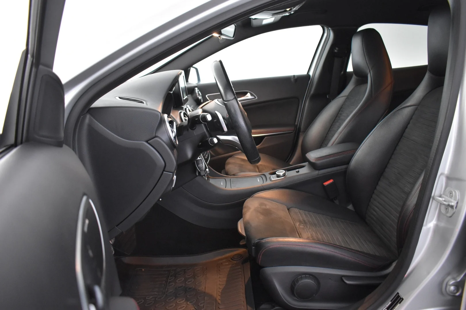 Car Image - zd1DxrxUQhIjUxFU8OS06