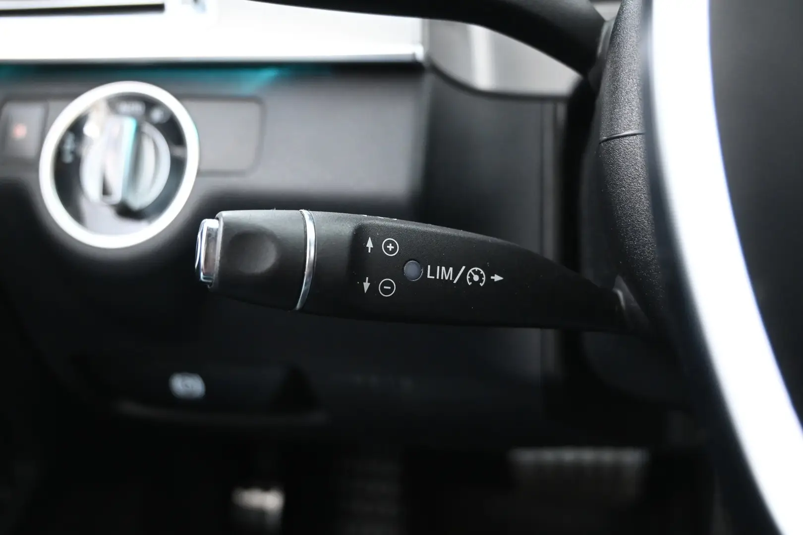 Car Image - 7f5pCwF9uInhlxrvSJ9yFF