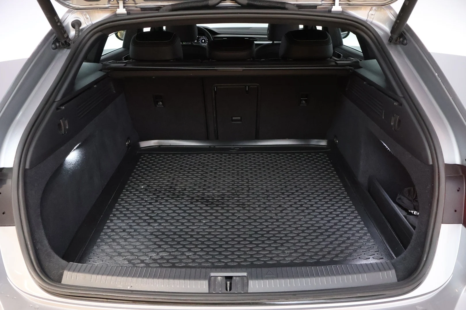 Car Image - 4PrV27CI6KwPxfOuwltM9U