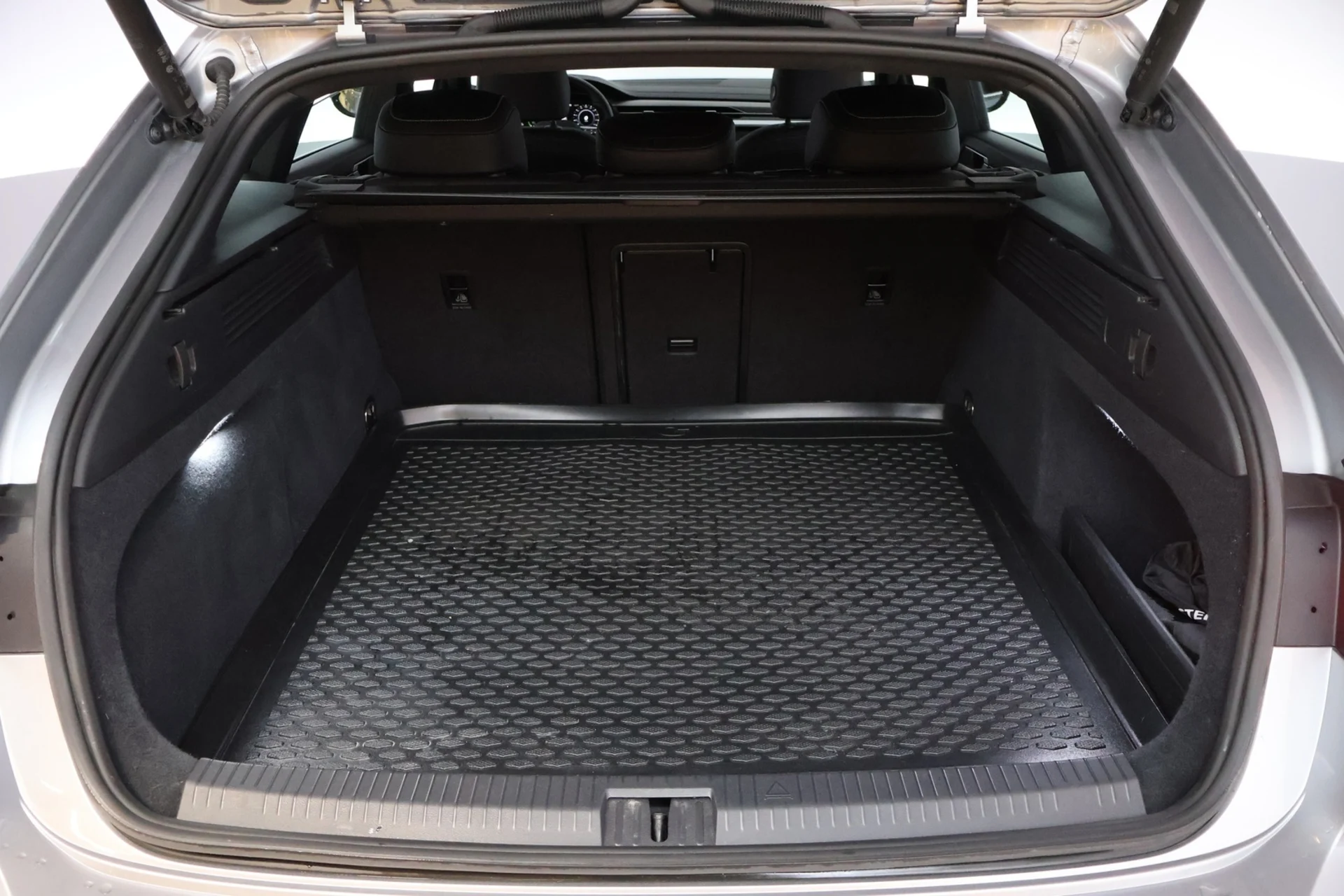 Car Image - 4PrV27CI6KwPxfOuwltM9U