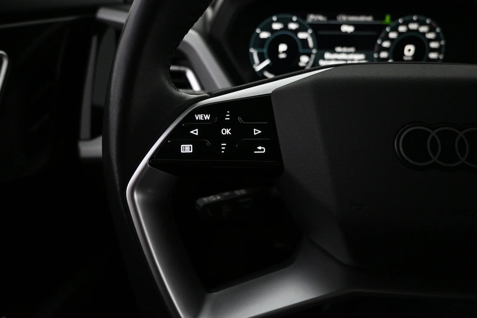 Car Image - KqMTHVwRjYARg18T7ScPj