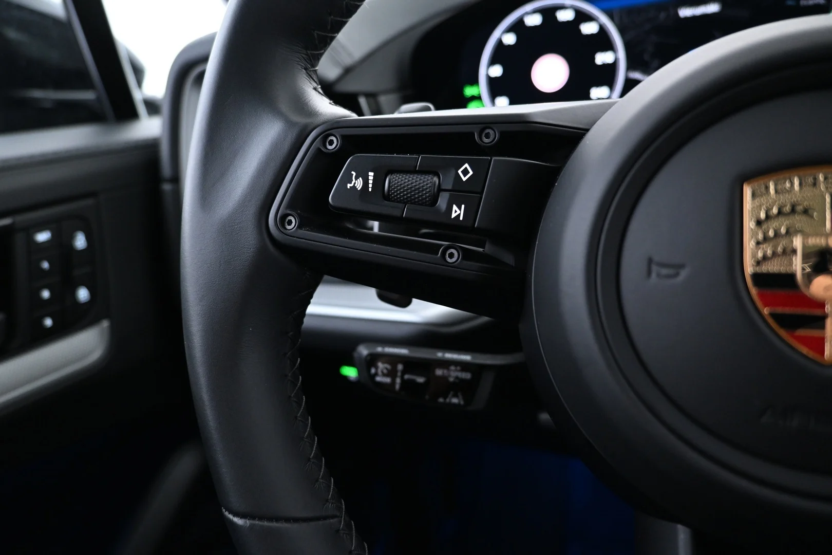 Car Image - 6Qnnb3i8RqVrWucWlTYx9d