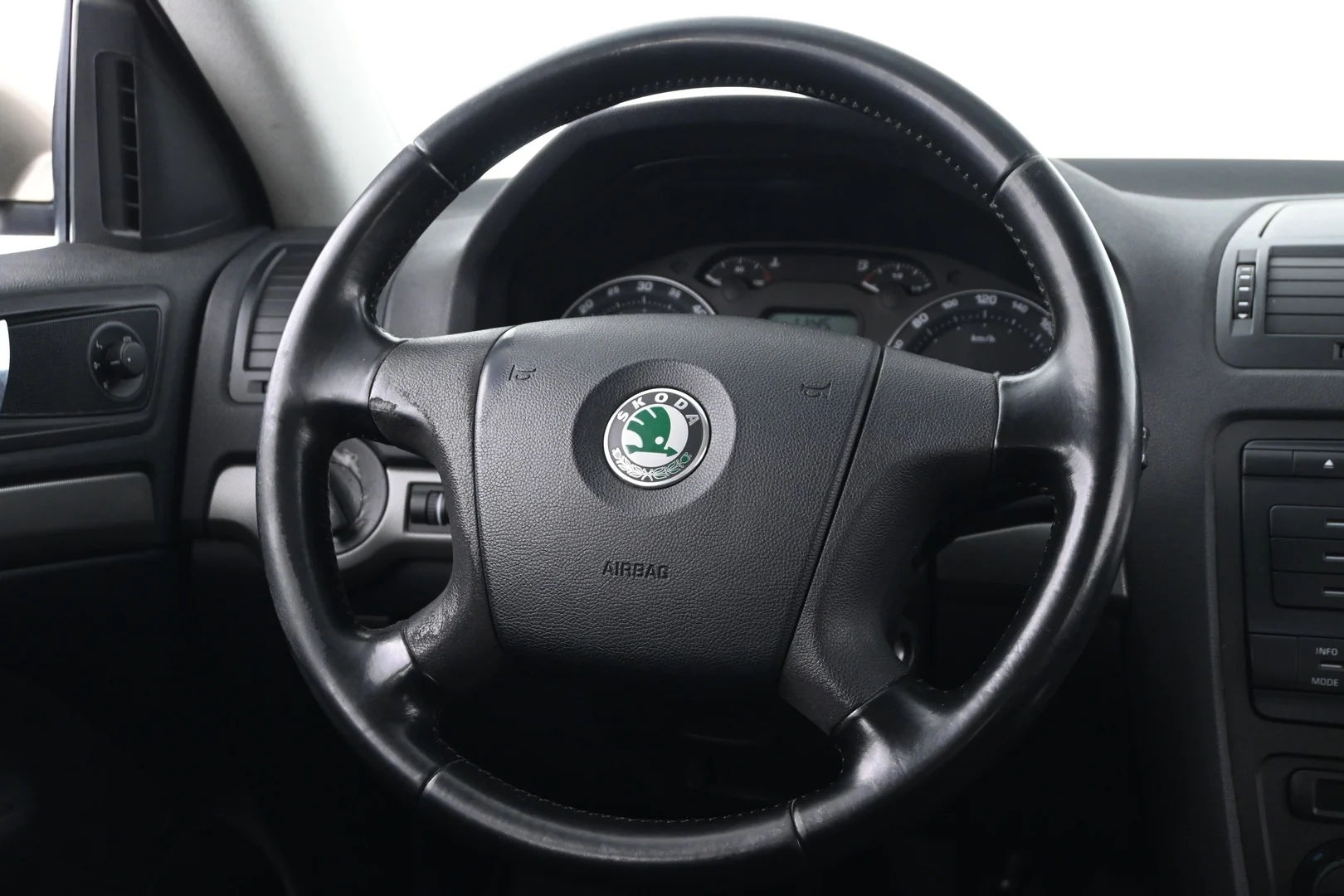 Car Image - 2UQ77m6uu0Oty9Taci46ns