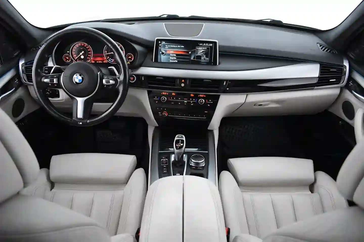 Car Image - 1Rrzv3BNPUTOUasM9SXhL5