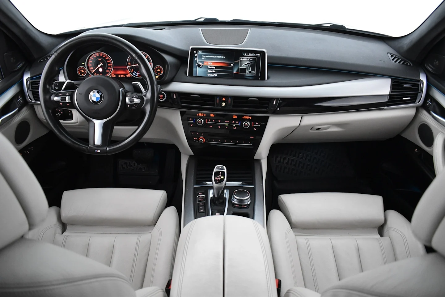 Car Image - 1Rrzv3BNPUTOUasM9SXhL5