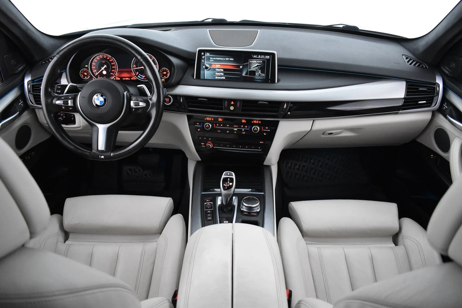 Car Image - 1Rrzv3BNPUTOUasM9SXhL5