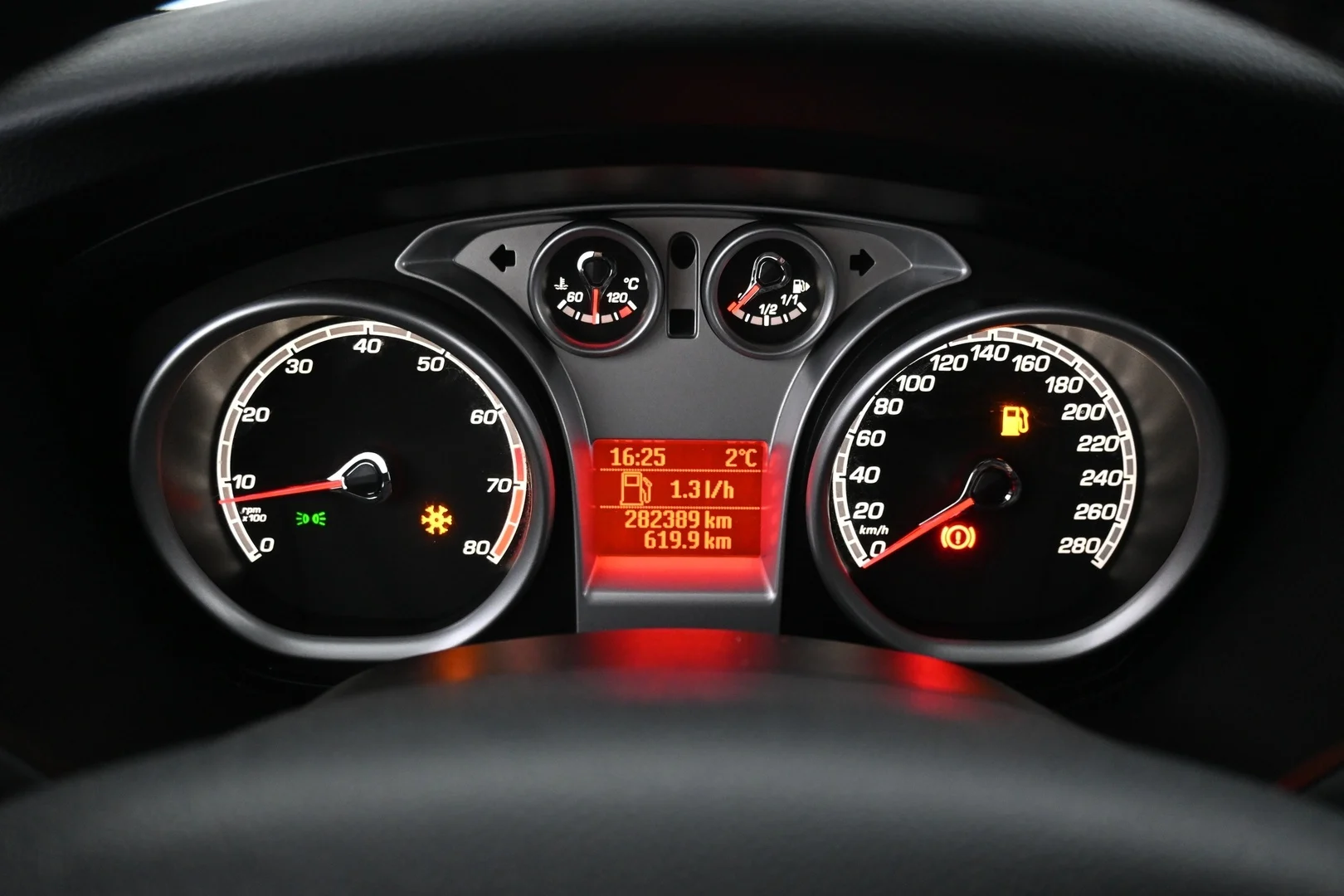 Car Image - RZRAcnmaUxMZu67qYdEMj