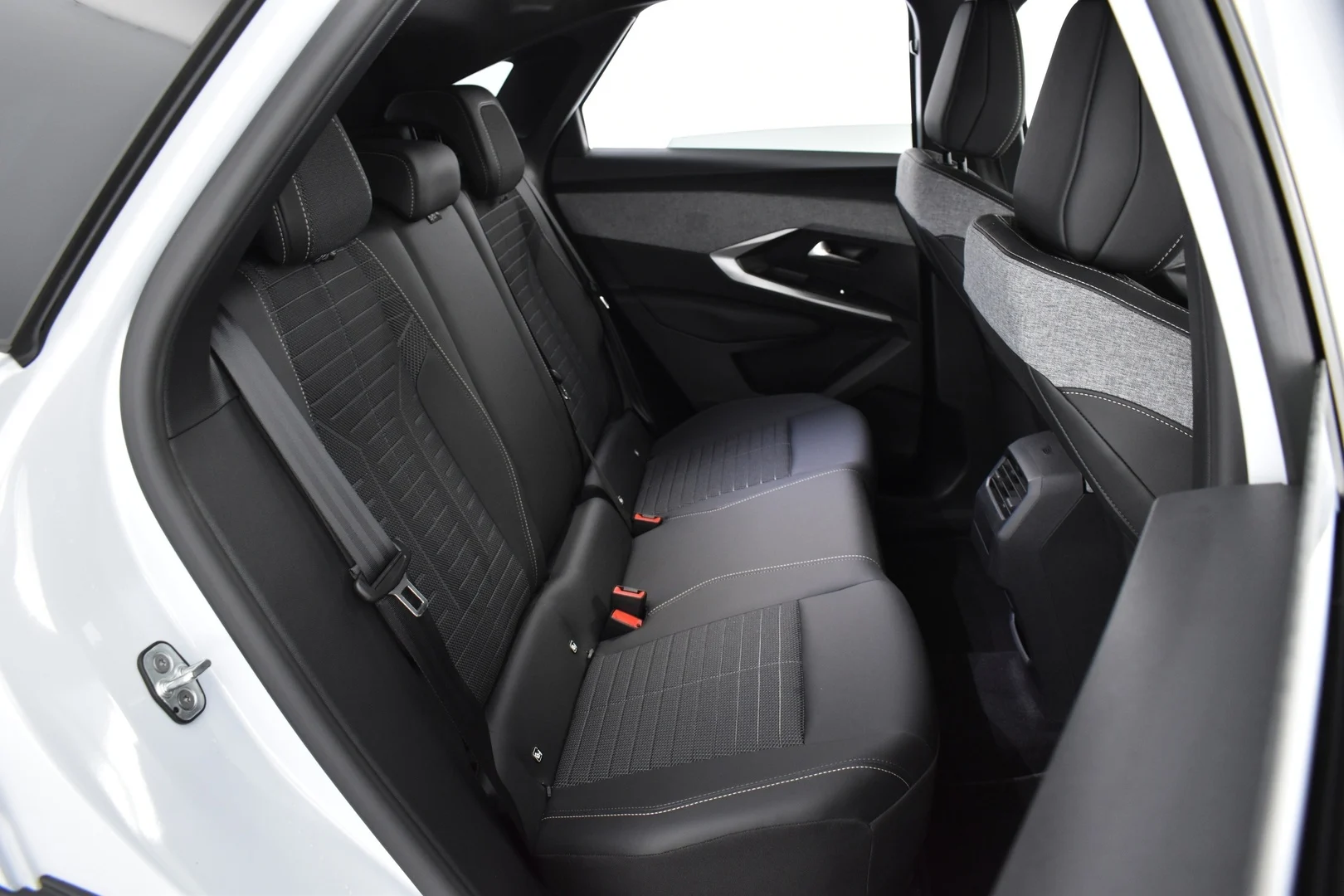 Car Image - 6ze5mrKxiea3vinNcCc7Lr