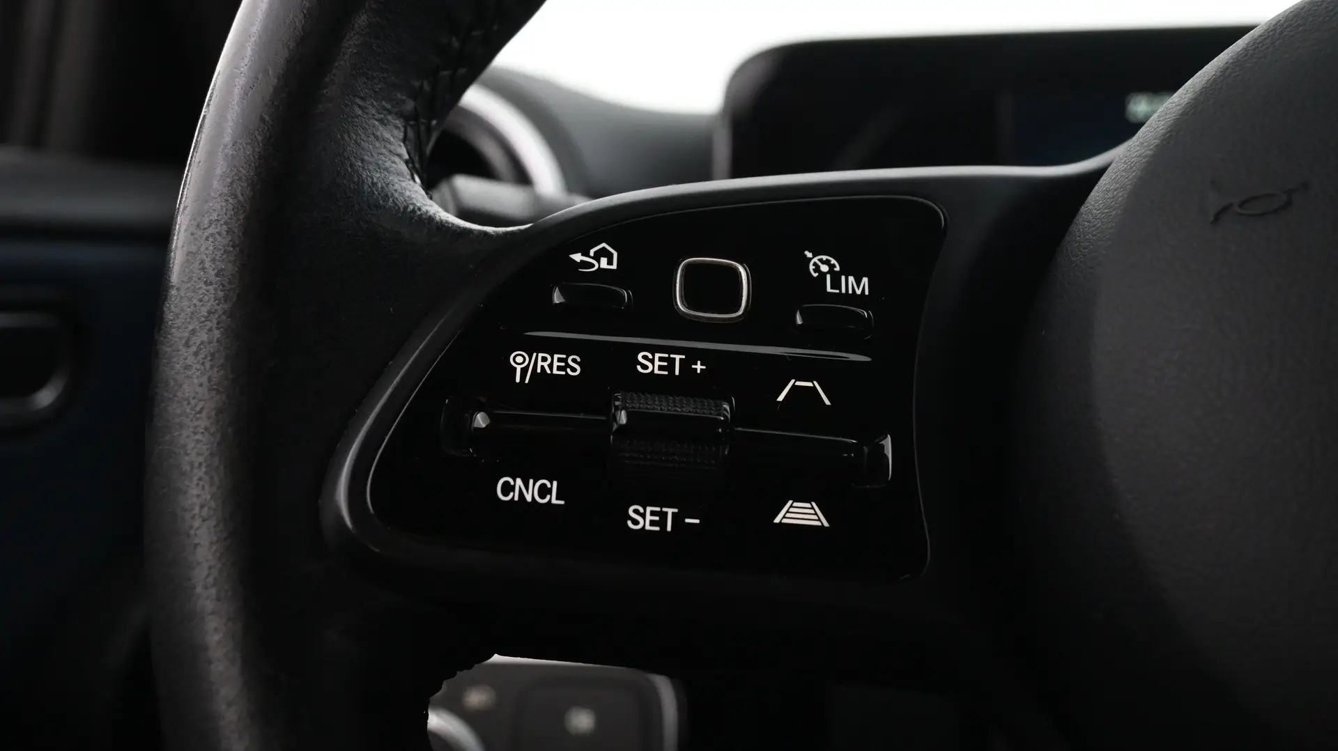 Car Image - Thh5x9bcHRydg9B7Ab7V8