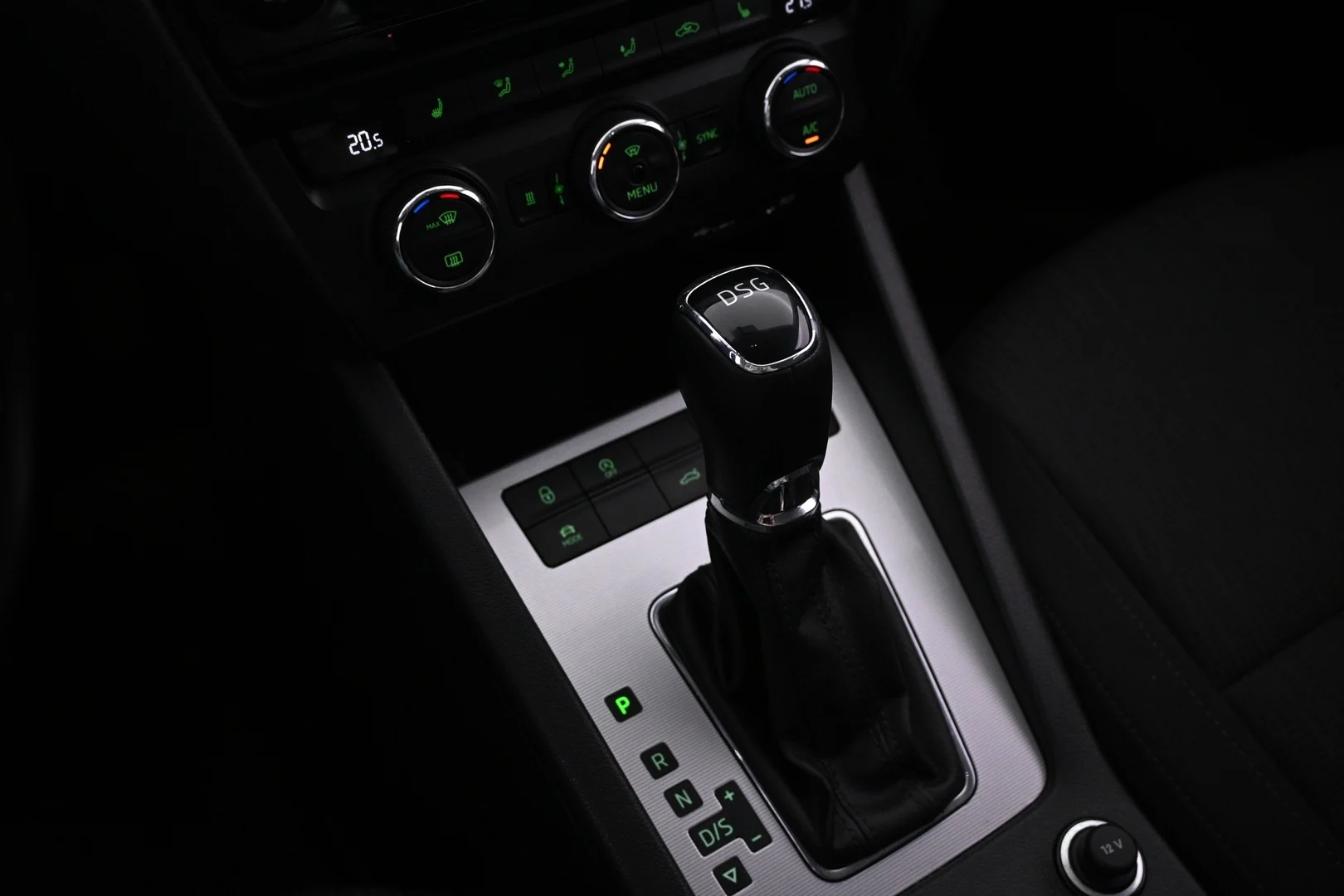 Car Image - 60JczBX9tAaHXWvP8947G3