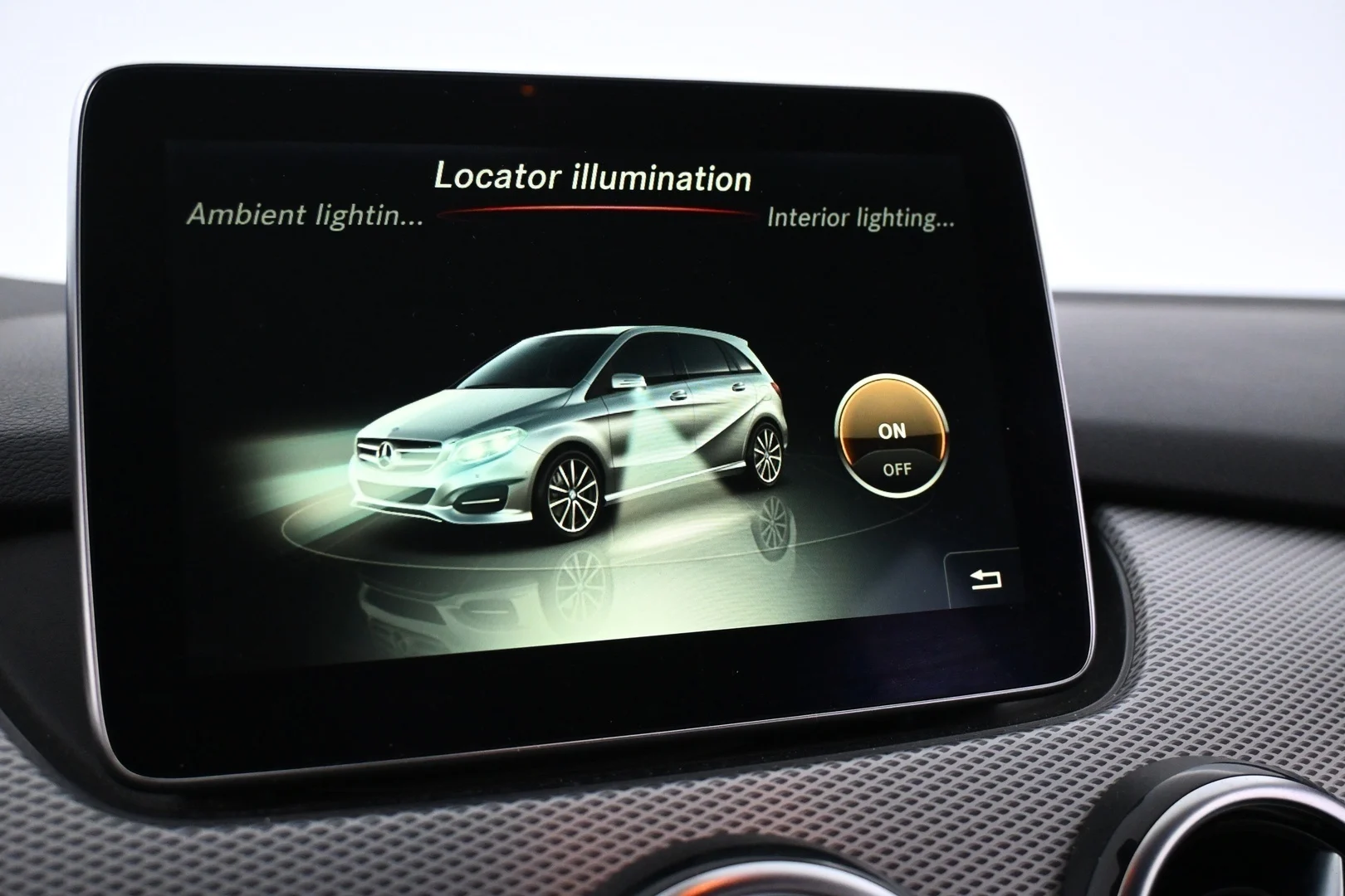 Car Image - vM1Cya0m979Ym4Qgnp8Tx