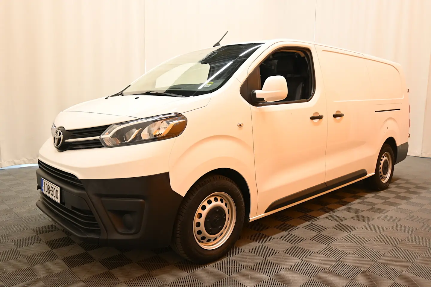 Car Image - 2lqxBzkZBElr7UM7a3KBgO