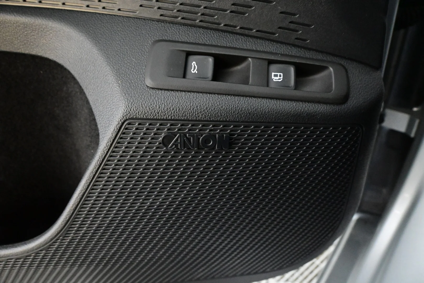Car Image - 3Pv3eAf7zdrrwhhk27njfv