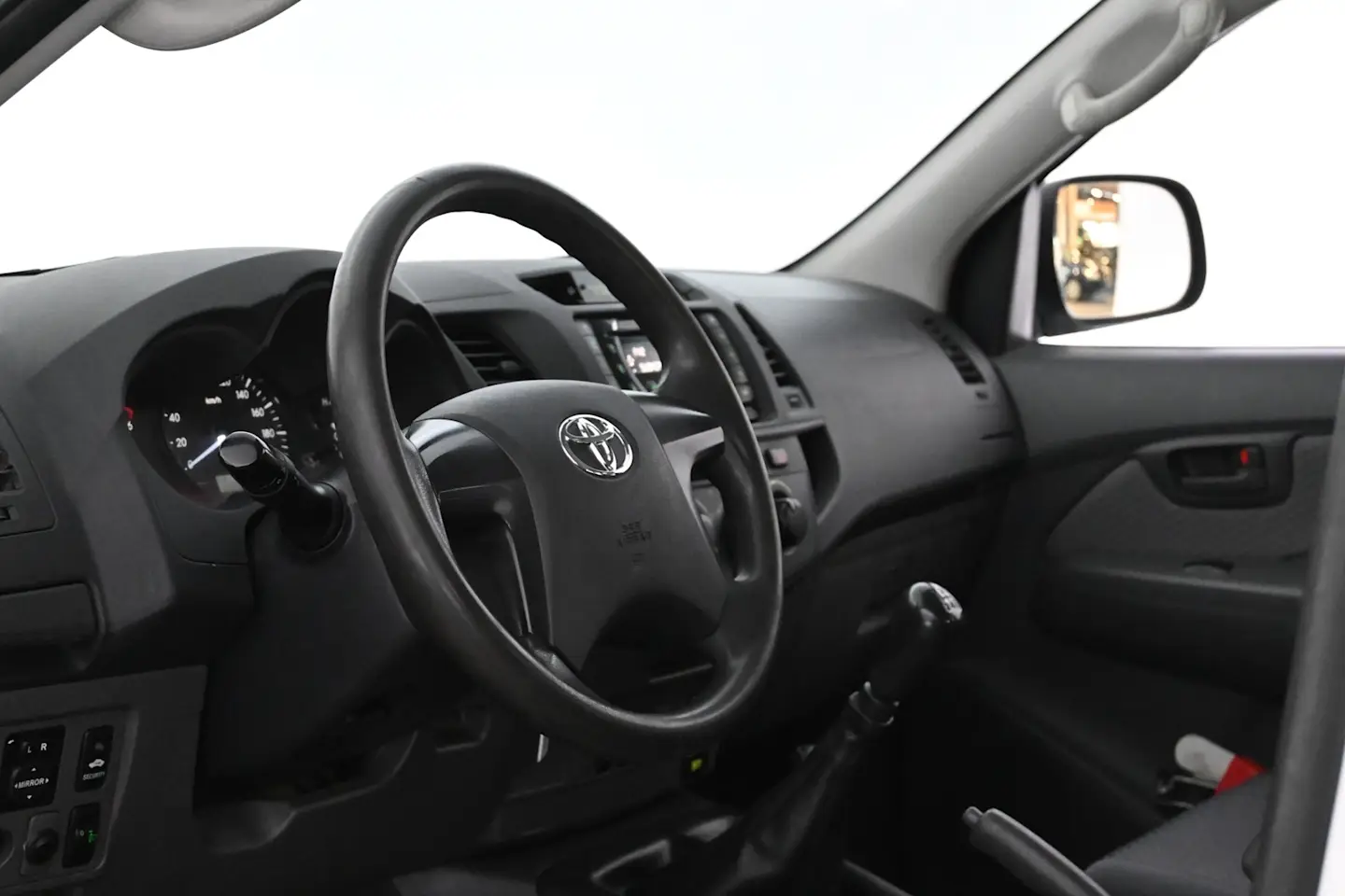 Car Image - 71NycIlHLgzzjBUWrx61h3