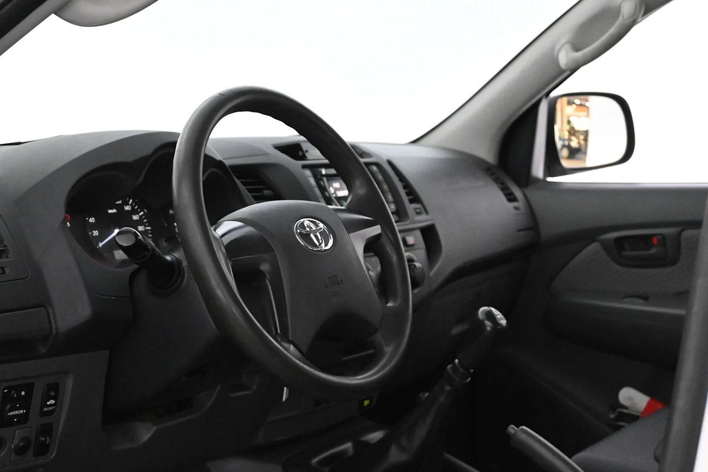 Car Image - 71NycIlHLgzzjBUWrx61h3