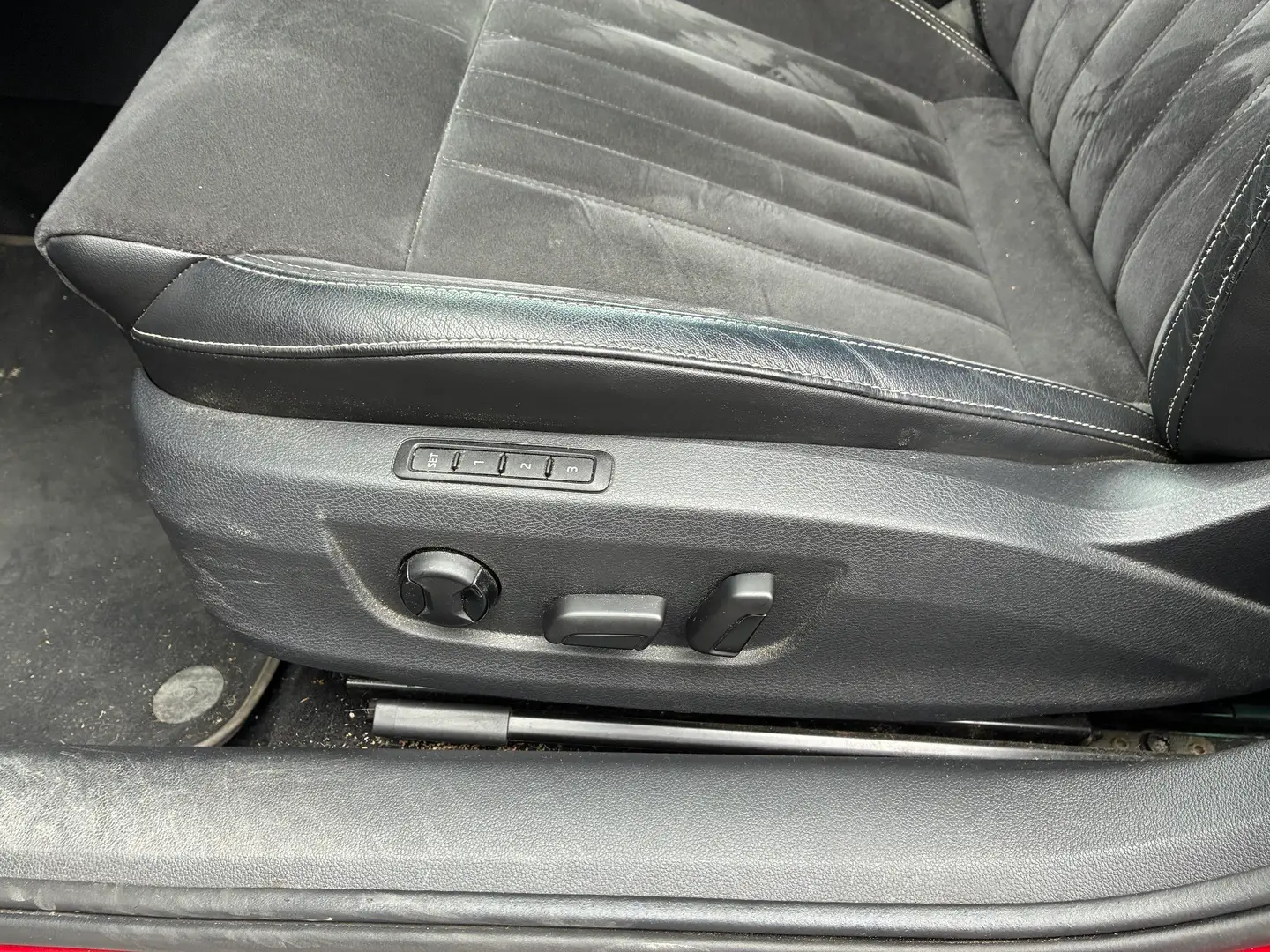 Car Image - rYWjuONOy04zqQNx2EybL