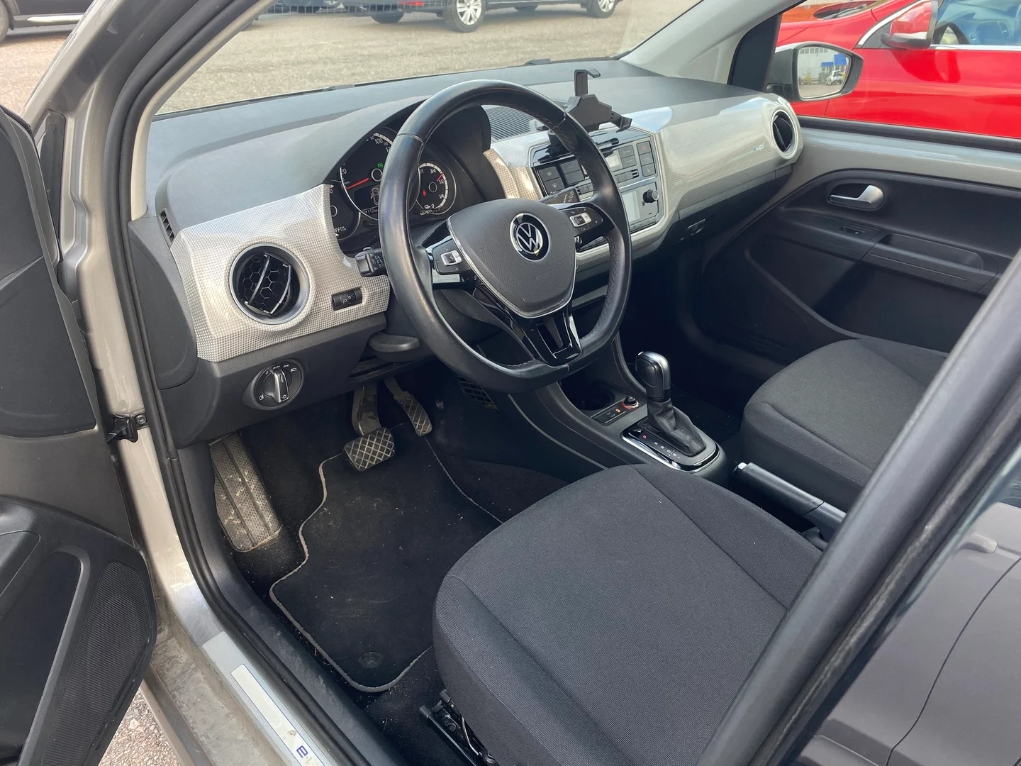 Car Image - 4FLHhcottFWSIqJcWJfkH