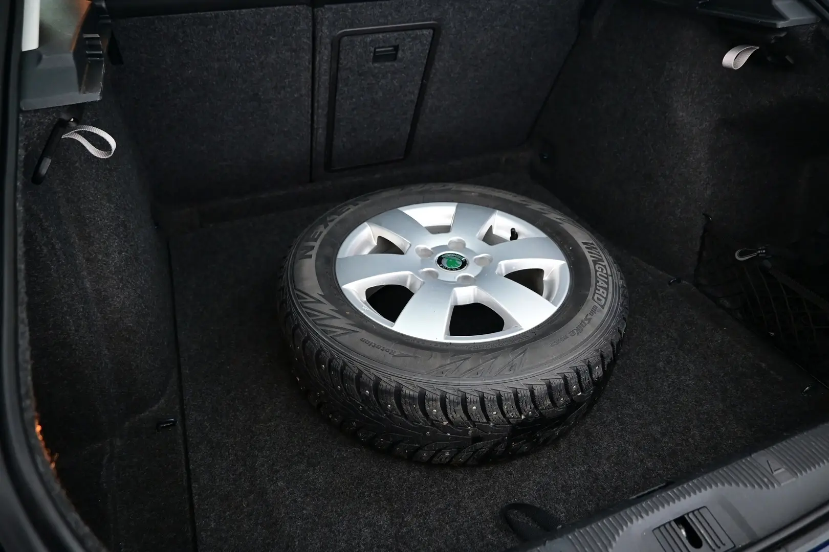 Car Image - 2HIiP0PICYJpc8GDyykLOT