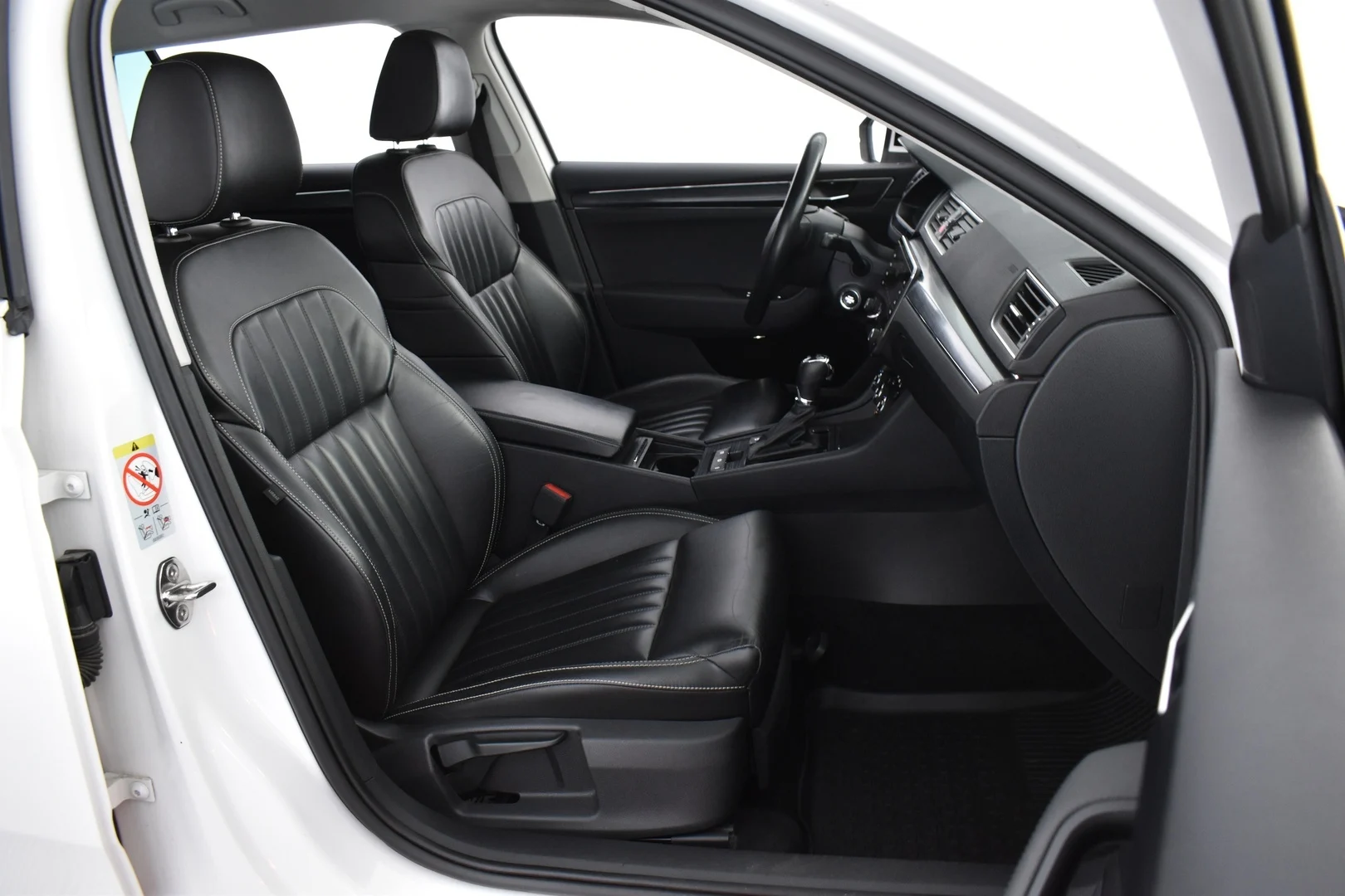 Car Image - 1ppMhnNLcfkB6NYqHdQyeJ