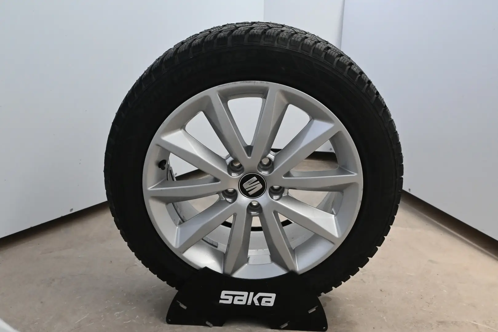 Car Image - 499CA670rAQsgD8pW0UXJf