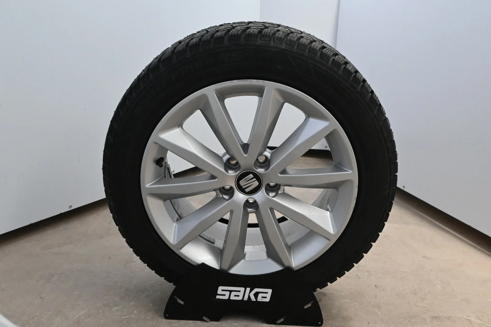 Car Image - 499CA670rAQsgD8pW0UXJf