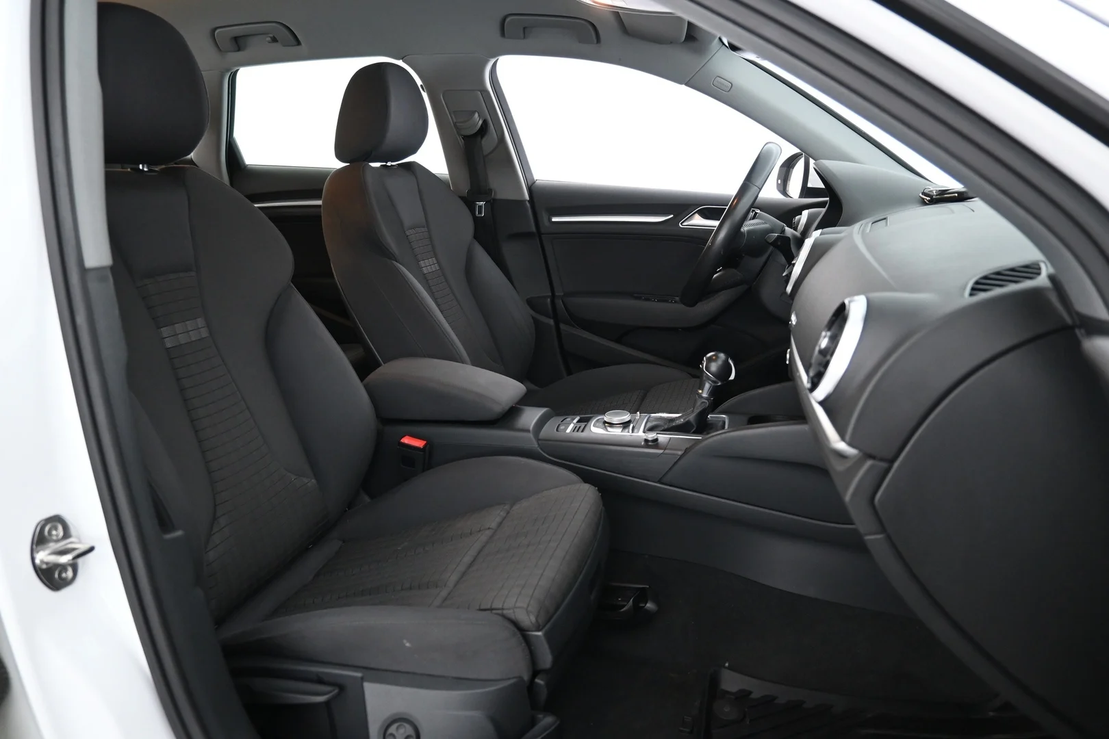 Car Image - 147eS9S4nofgzw5k9M01KX
