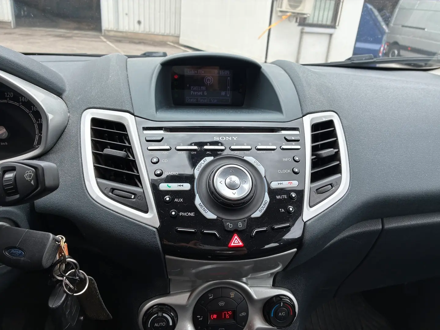Car Image - 2ma0Vief5ooyEb8wkfjTpb