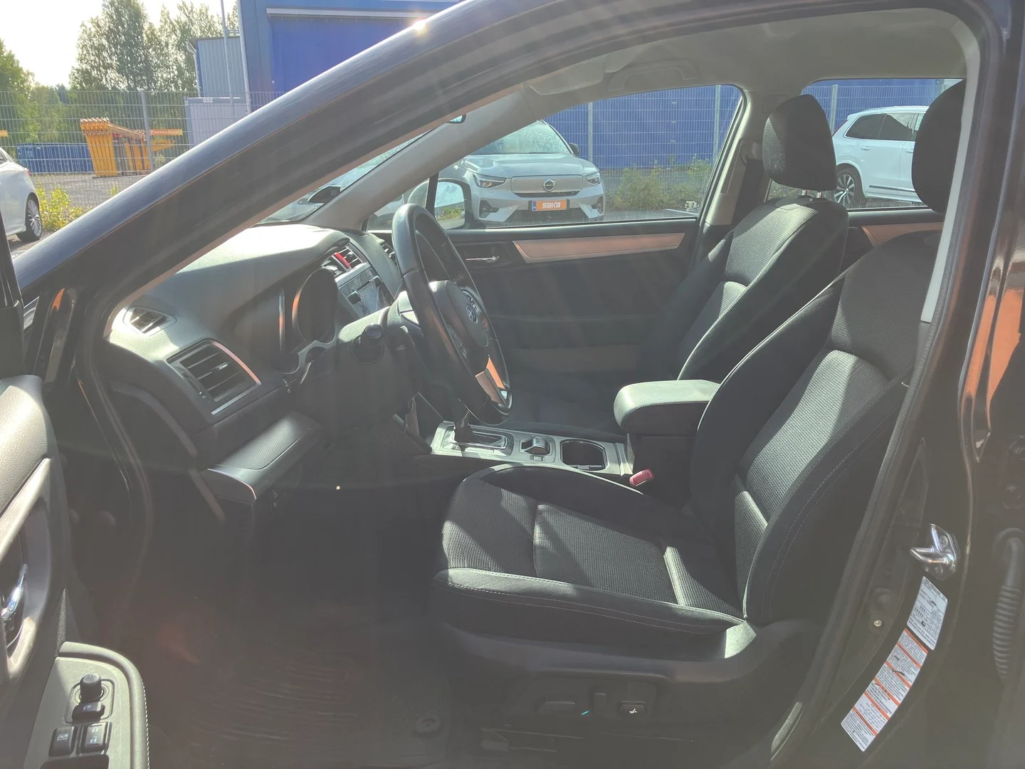 Car Image - 1UTfvhbwCMFkmJqueZtHRO