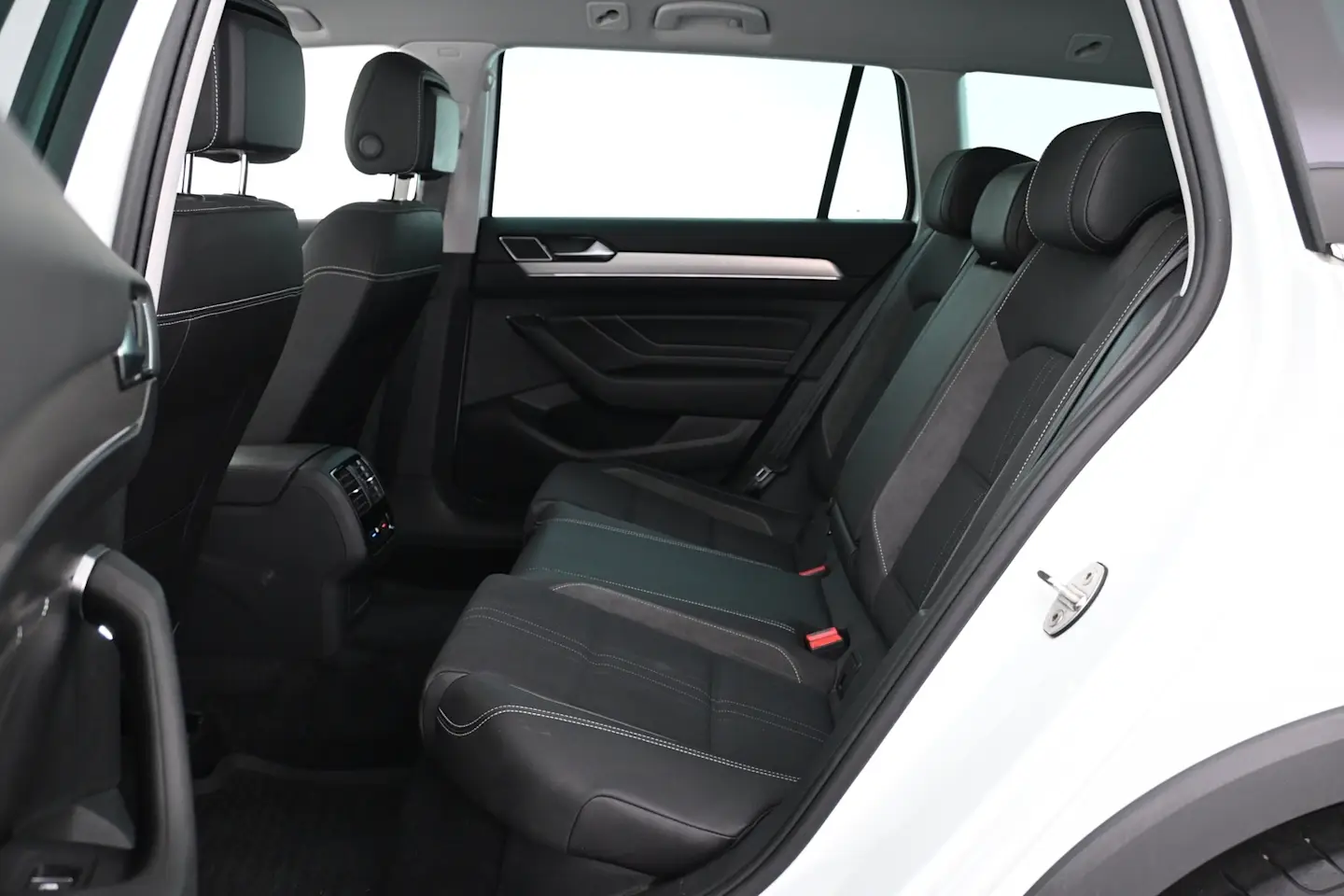 Car Image - 57kebgY0UalCNbUZE0aI9T