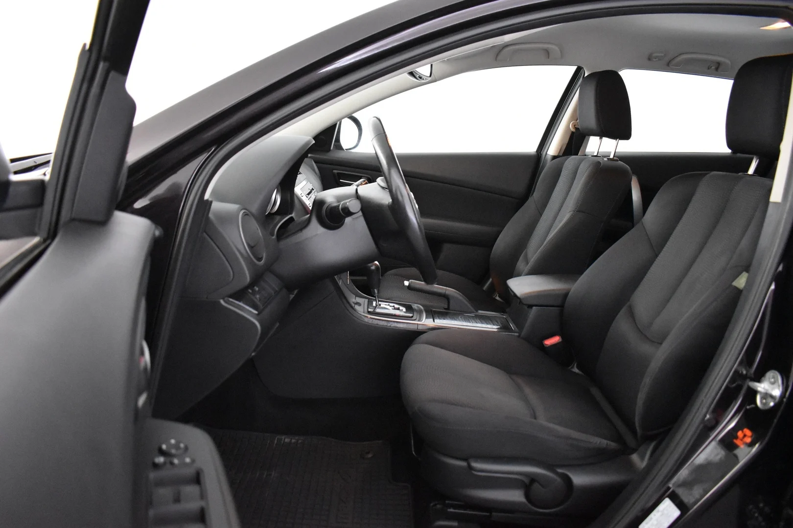Car Image - 1ef6qFJLyzXACeSEnYNa1O