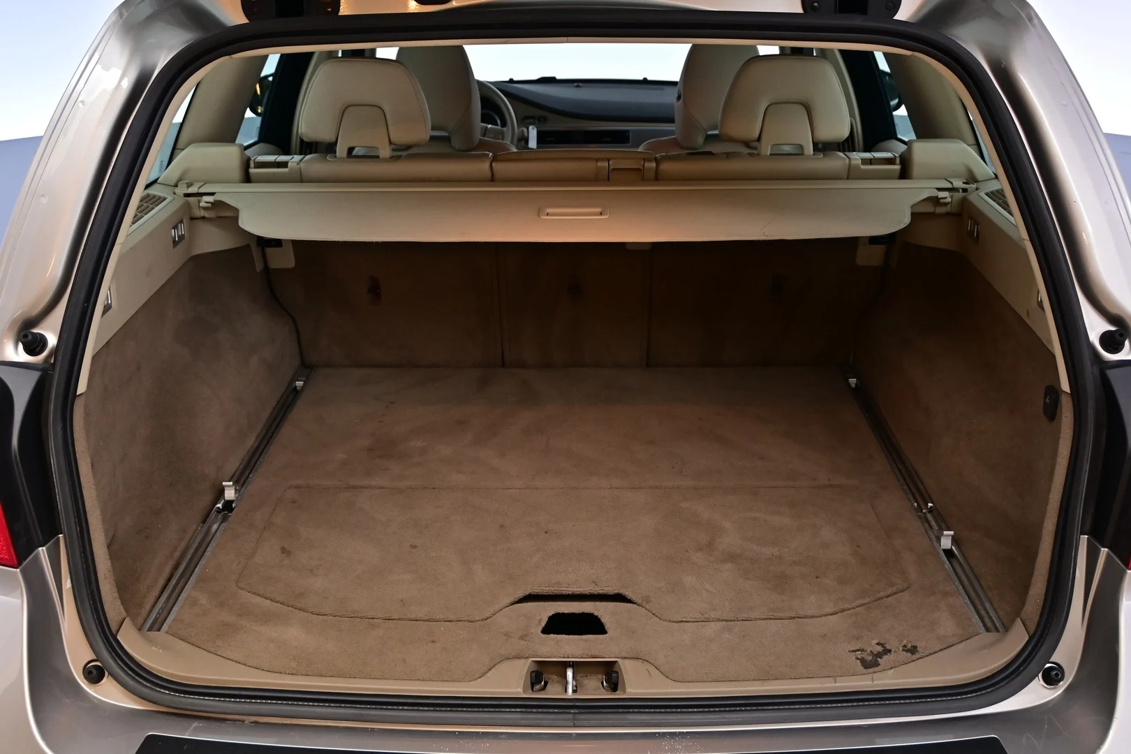 Car Image - 4JgrgkZkIUKN1Xr8v4jMrY