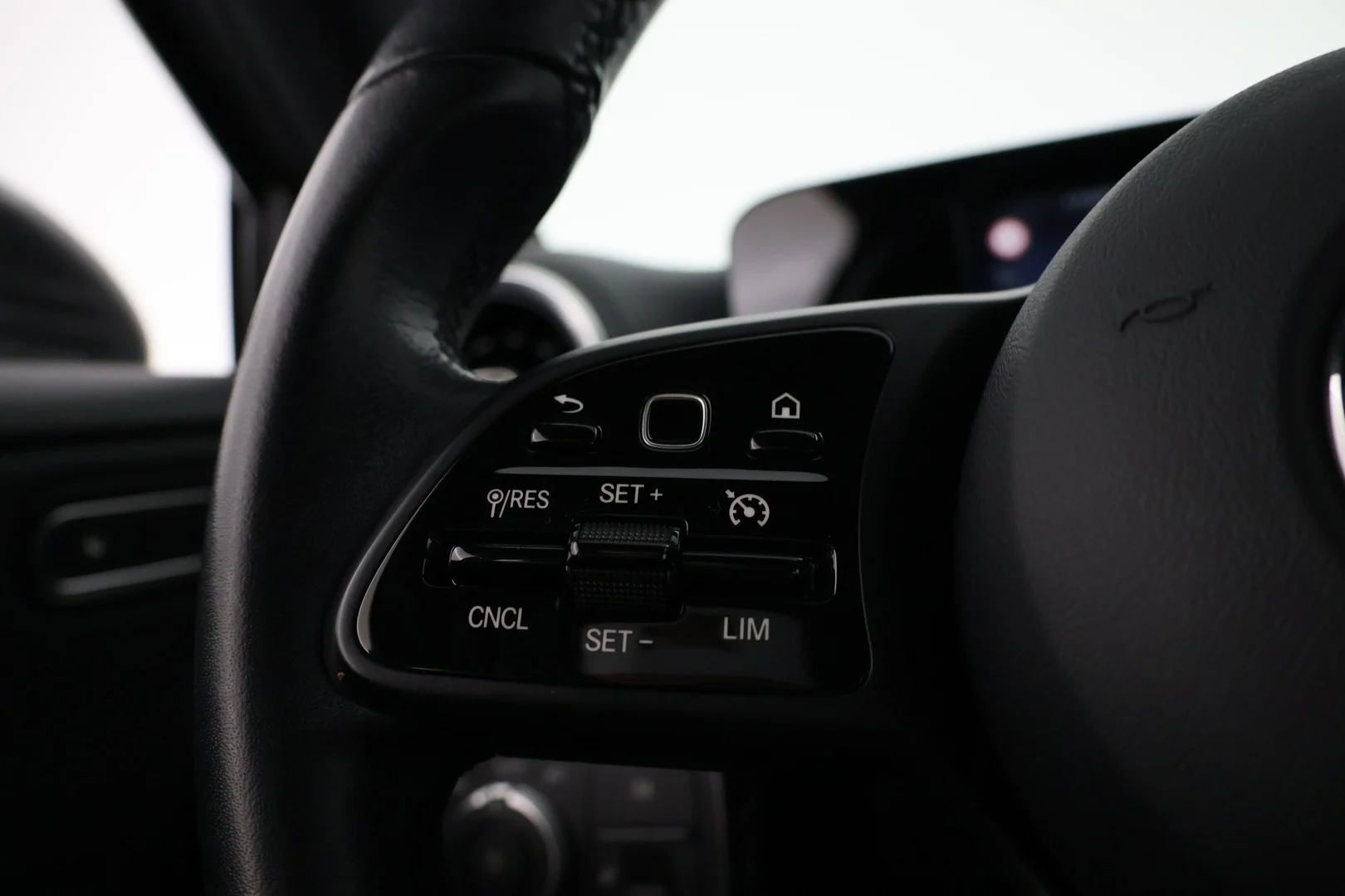 Car Image - 68fNstcWFsfW4GOnA8LVIv