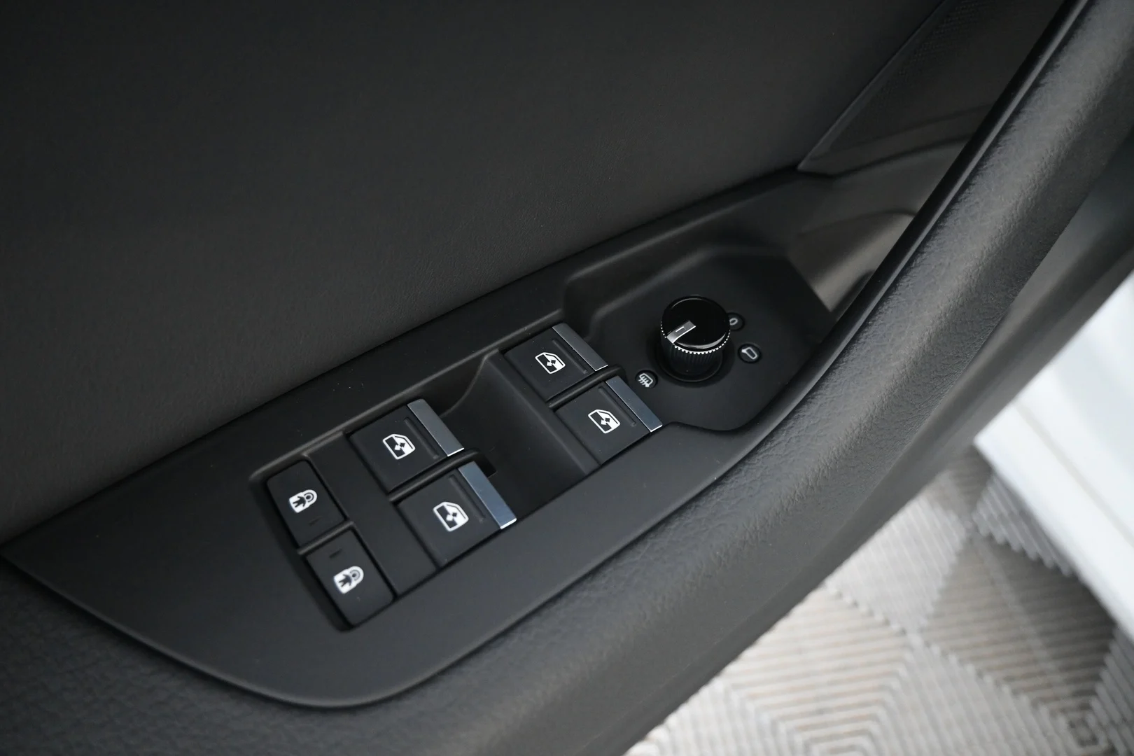 Car Image - 5dgNEpfWmcFOiGPxl0yImg
